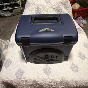 Totes Navy Blue Boombox Cooler uses AA batteries Works!!